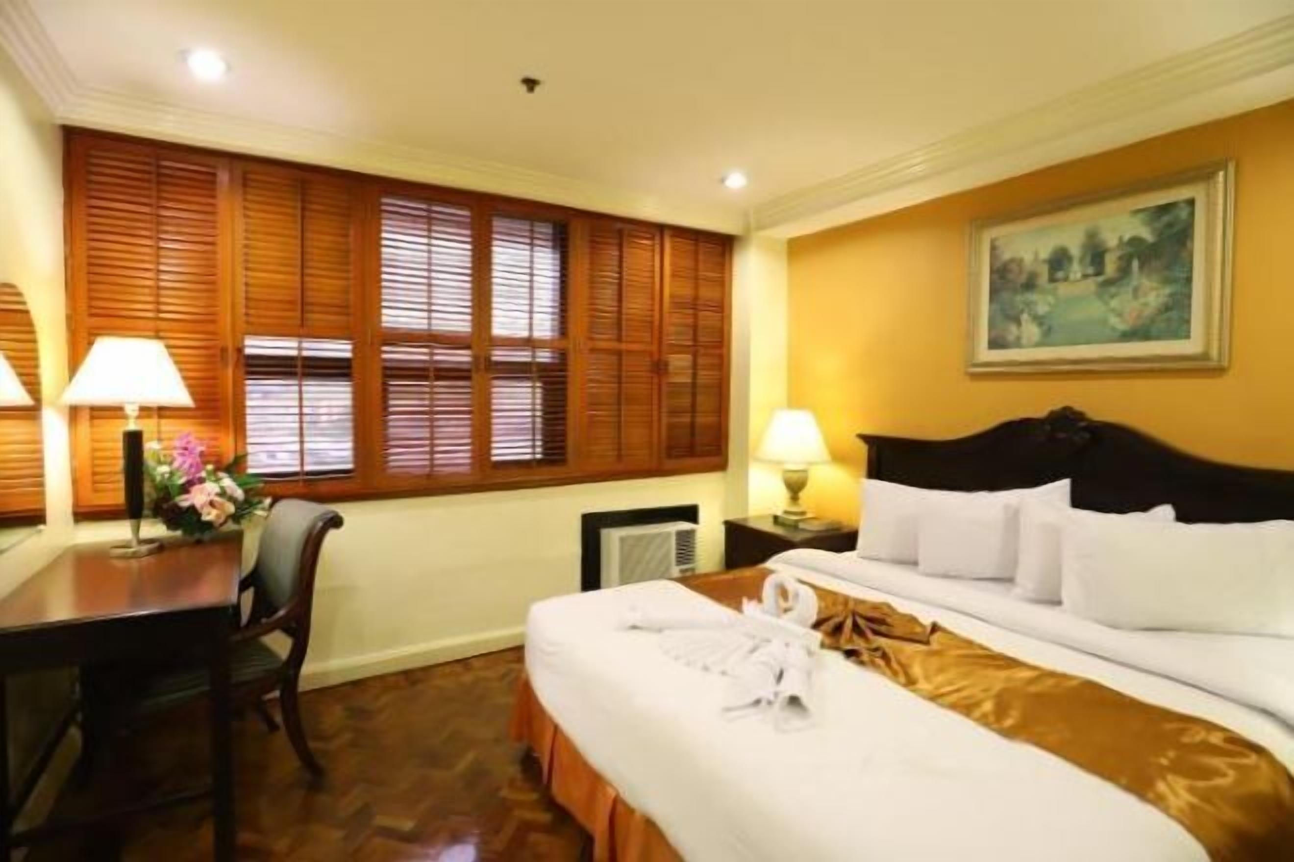 Safe på rommet, skrivebord, wi-fi (mot et tillegg) og sengetøy