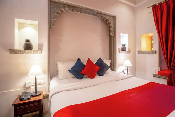 1 bedroom, premium bedding, Select Comfort beds, desk - Madri Haveli (Udaipur)