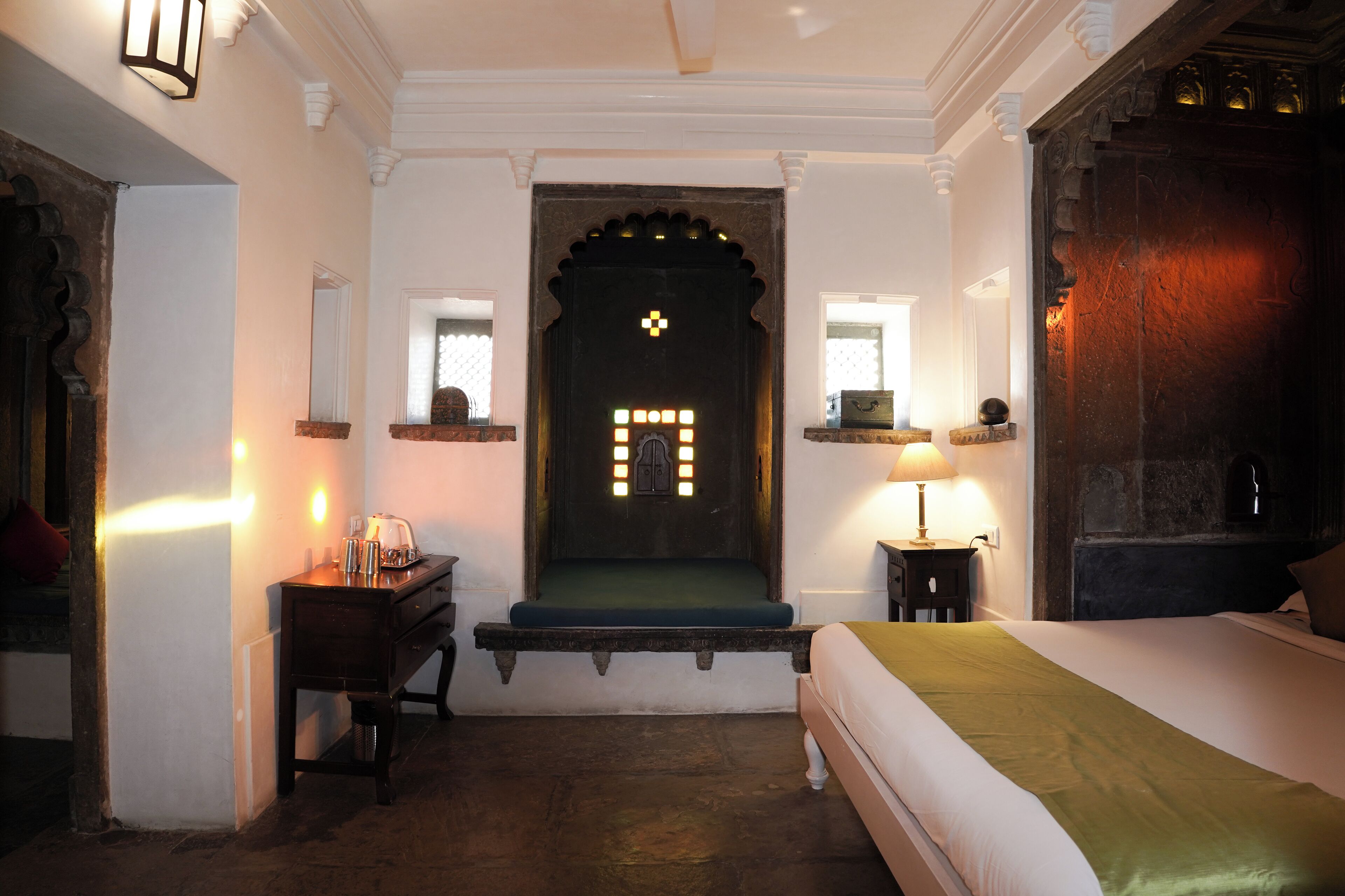 small suite | living room | 0-inch lcd tv with cable channels