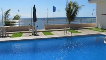 Outdoor pool, pool umbrellas, sun loungers