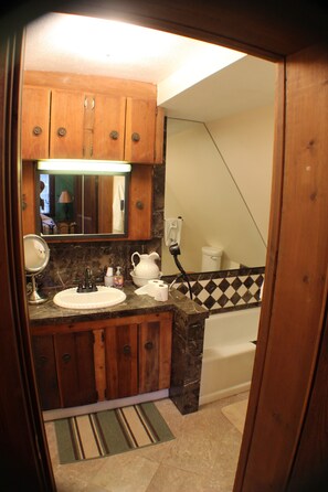 Deluxe Double Room, Ensuite (Honeymoon Suite) | Bathroom