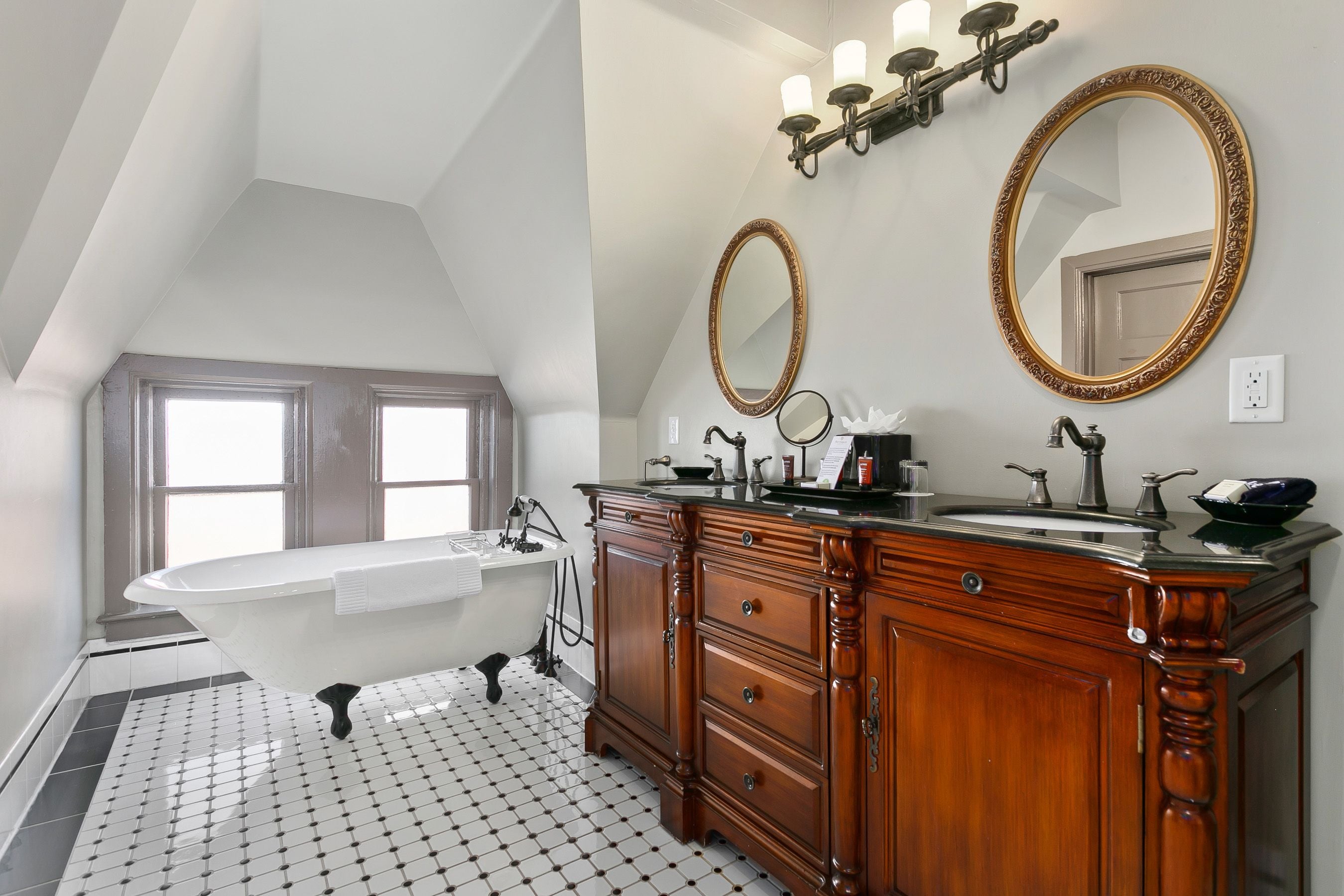 Photo - Patterson Inn