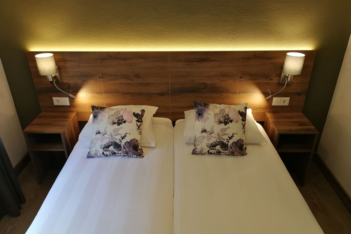 double room | bed sheets