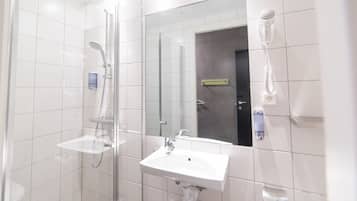 Suihku, hiustenkuivaaja, pyyhkeet