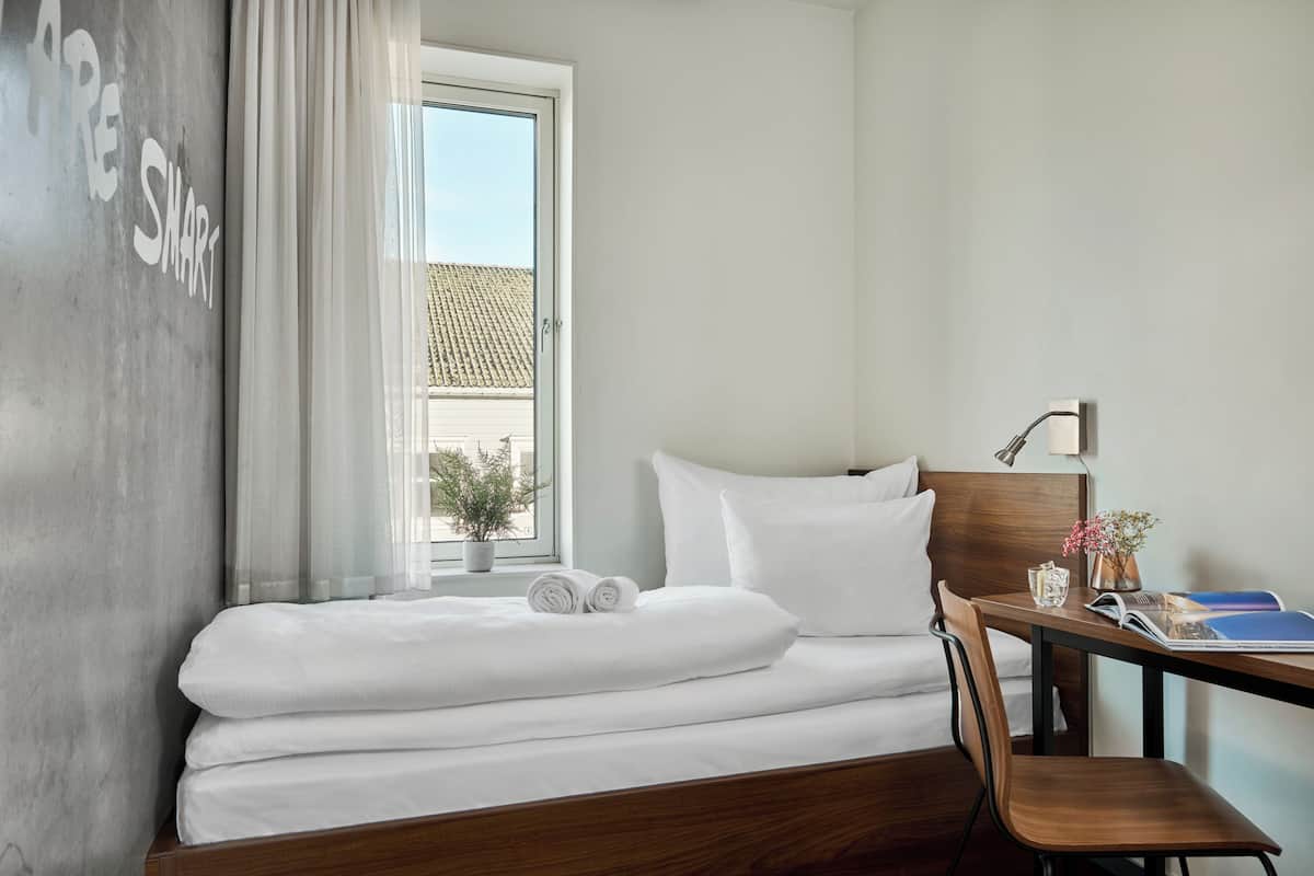 Standard Single Room | Desk, blackout drapes, WiFi (free), alarm clocks