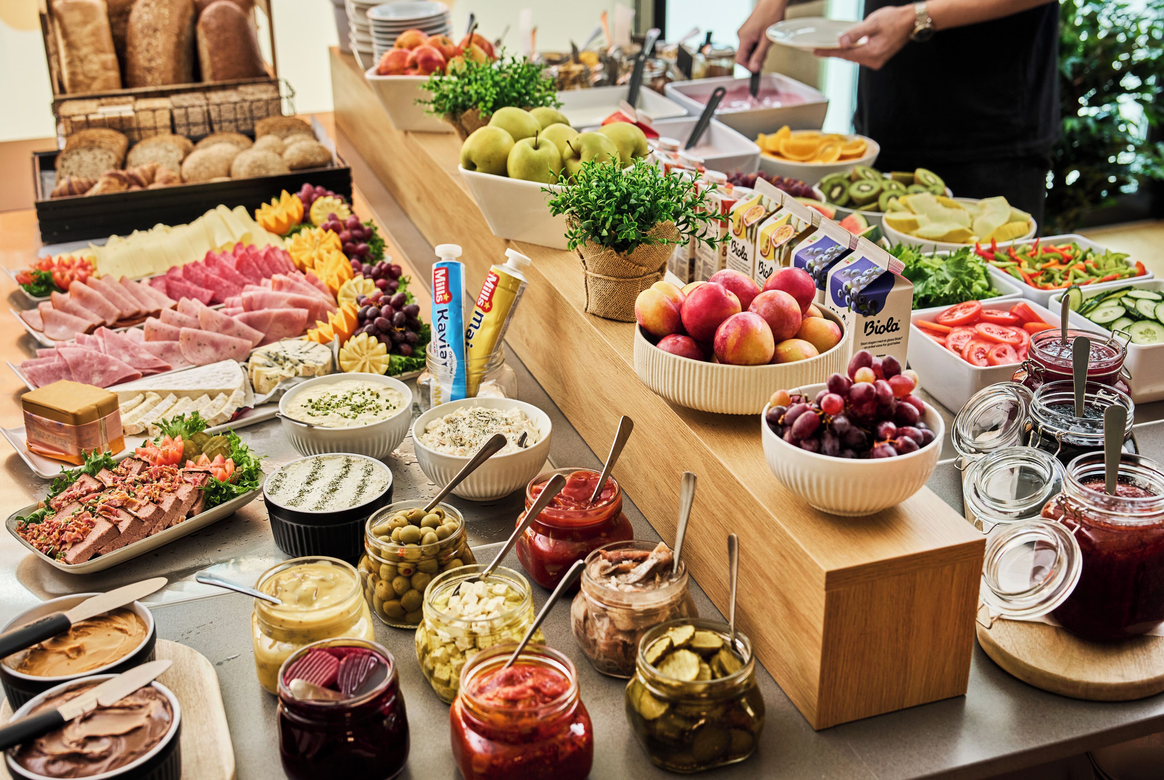 Daily buffet breakfast for a fee