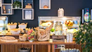 Päivittäinen buffetaamiainen (195 NOK per henkilö)