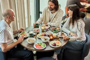 Desayuno buffet todos los días (con cargo)