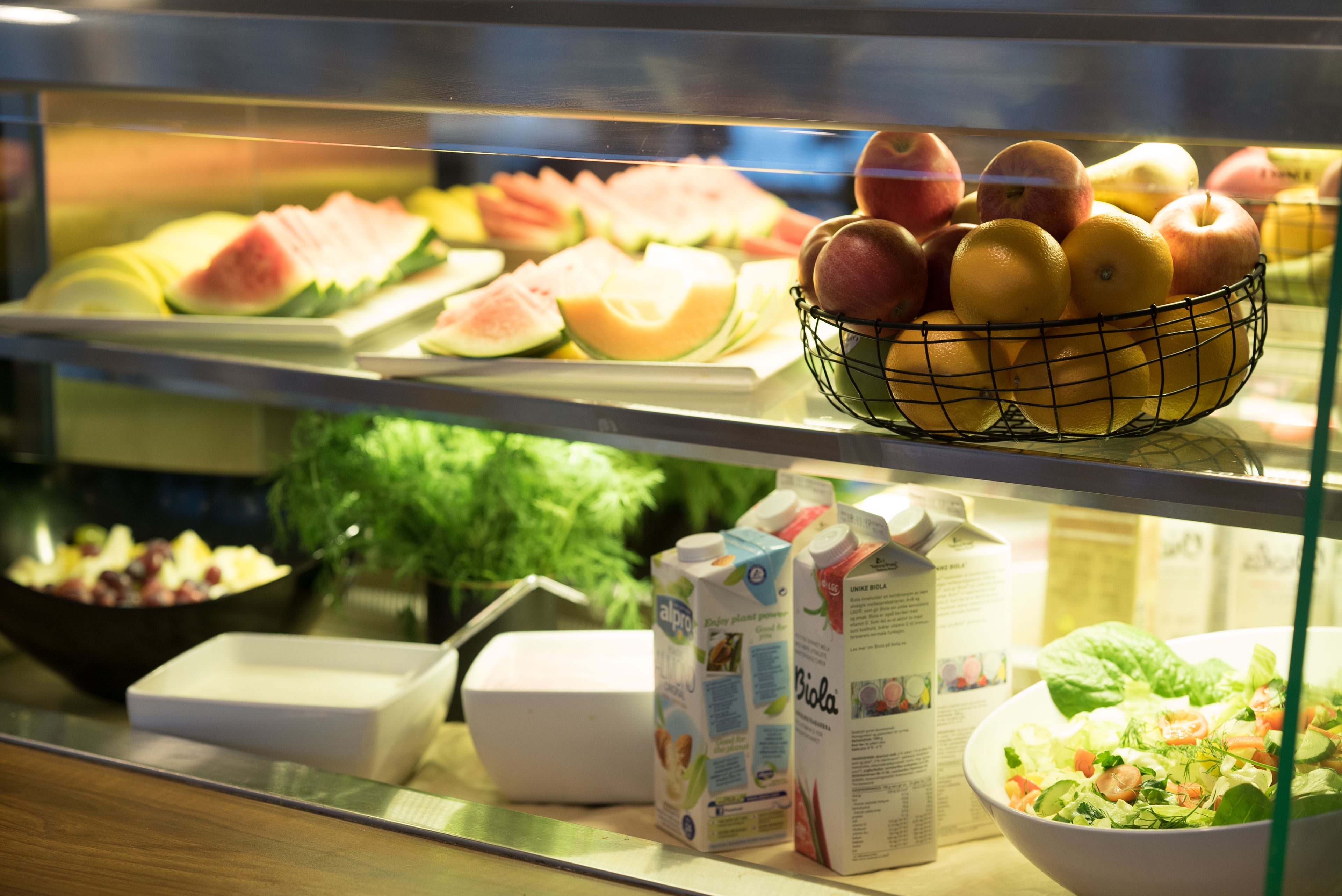 daily buffet breakfast (nok 195 per person)