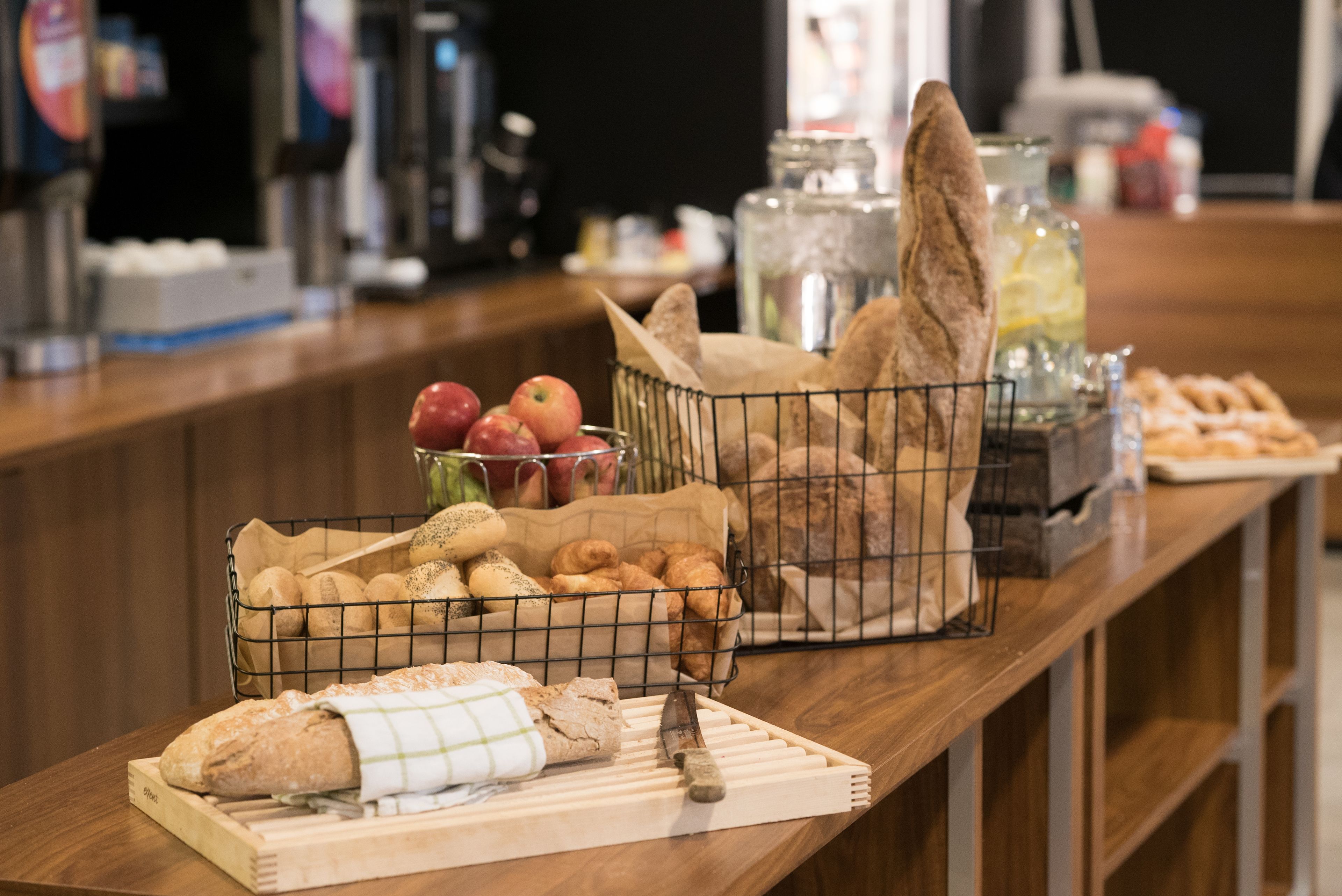 daily buffet breakfast (nok 195 per person)