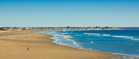 Una spiaggia nelle vicinanze