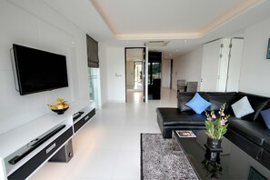 套房, 1 間臥室, 泳池景 | 高級寢具、房內夾萬、隔音、免費 Wi-Fi