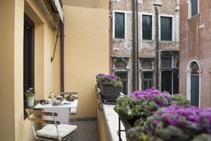 Junior-Suite, Balkon, Kanalblick | Blick vom Balkon