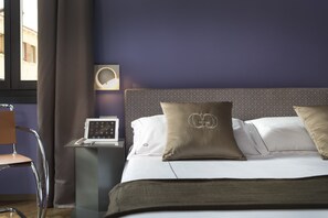 Luxury-Doppelzimmer, Kanalblick | Daunenbettdecken, Zimmersafe, Schreibtisch, schallisolierte Zimmer