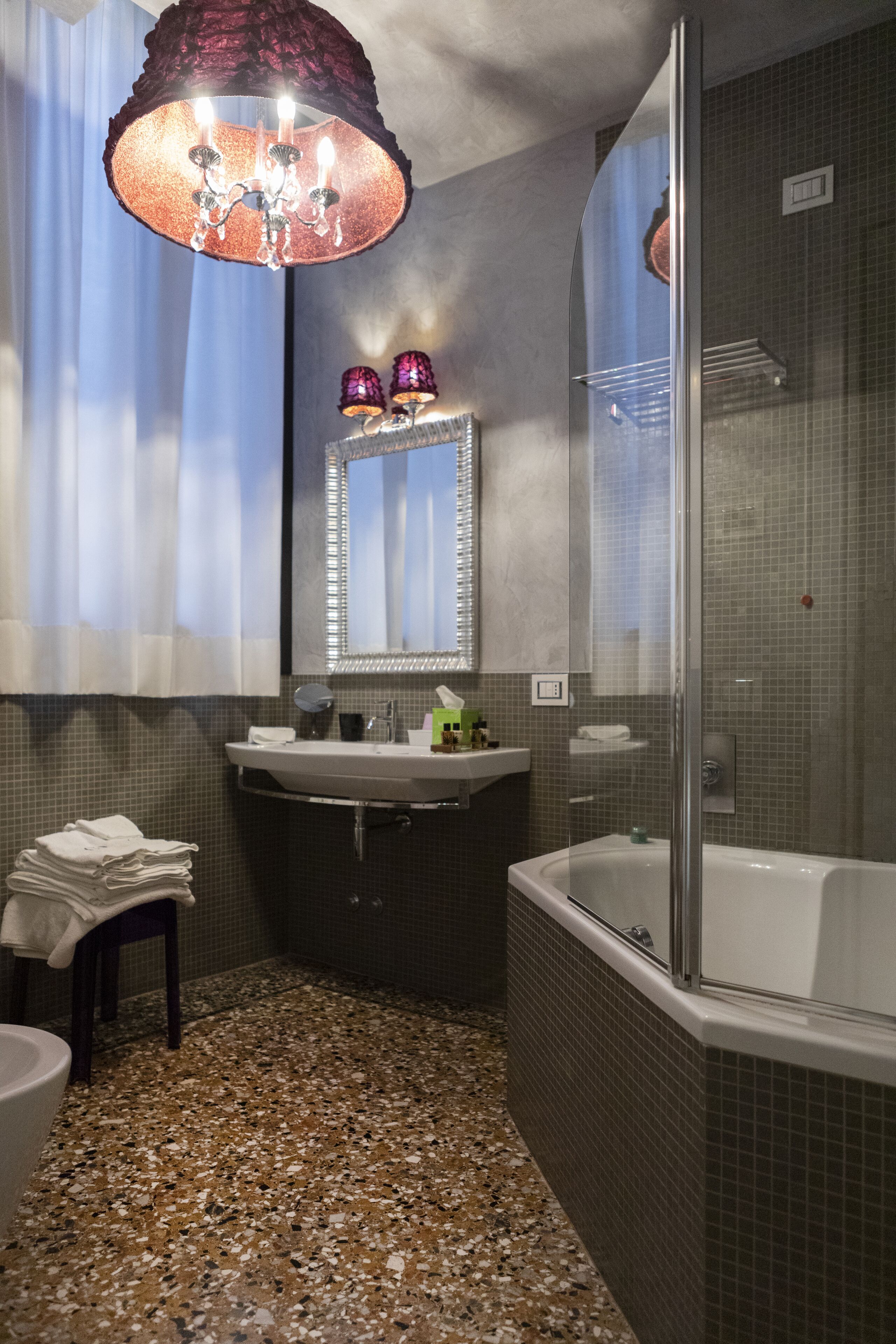 luxury double room, garden view | bathroom | hair dryer, bathrobes, slippers, bidet