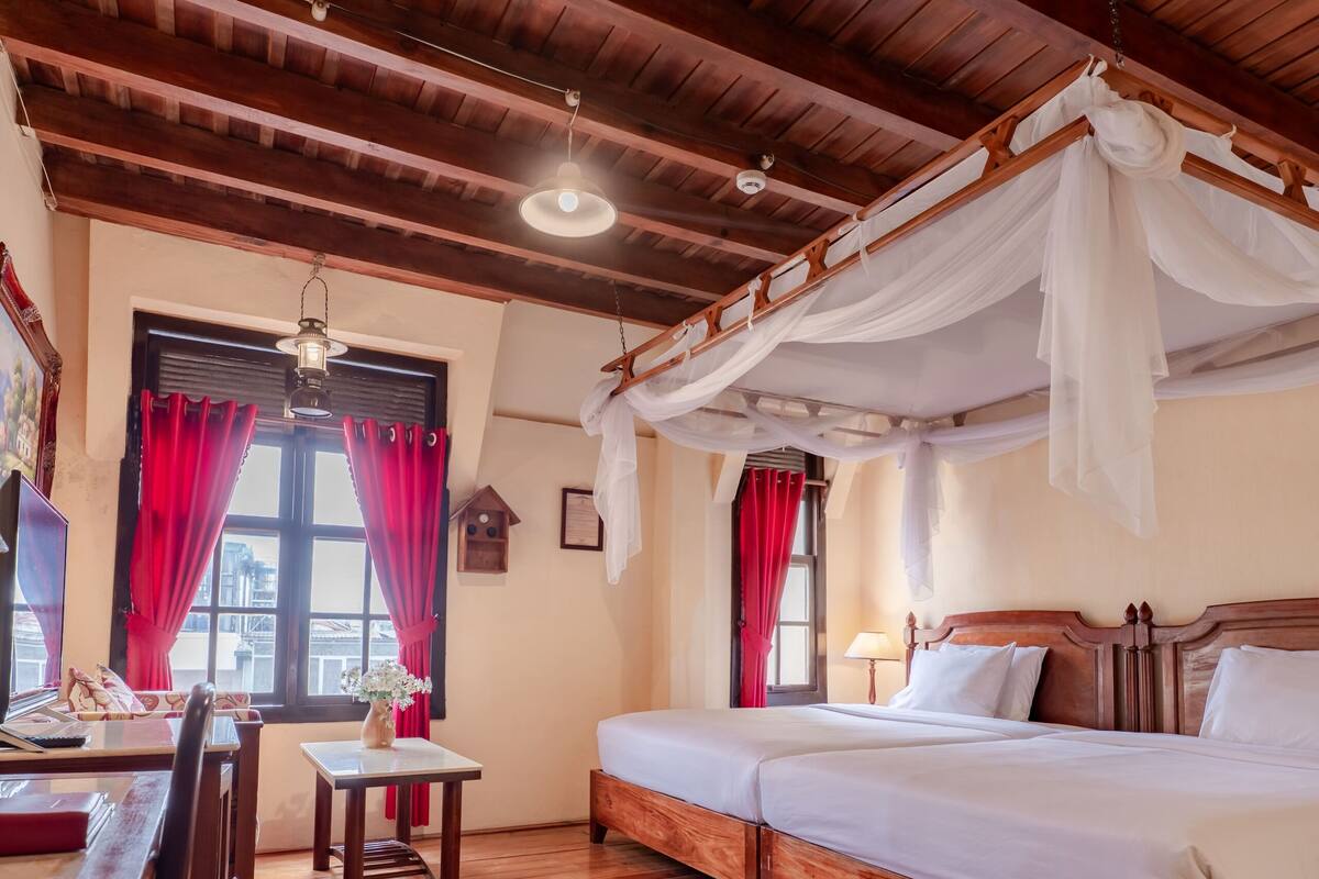 Deluxe Twin Room | Bộ đồ giường kháng dị ứng, minibar, bàn, màn/rèm cản sáng 