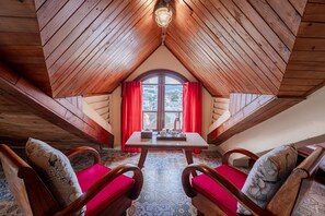 スーペリア ツインルーム シティビュー | デスク、遮光カーテン、WiFi (無料)、ベッドシーツ