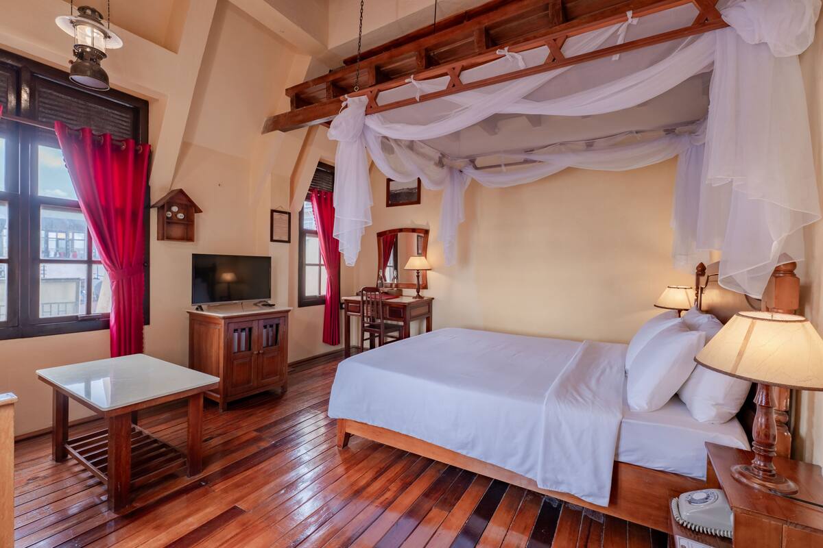 Deluxe Double Room | Bộ đồ giường kháng dị ứng, minibar, bàn, màn/rèm cản sáng 