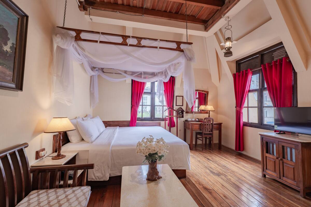 Grand Deluxe Double City View | Bộ đồ giường kháng dị ứng, minibar, bàn, màn/rèm cản sáng 