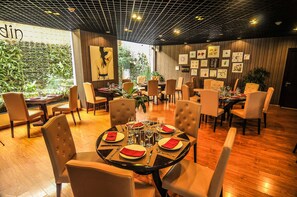 Frühstück, Mittagessen, Abendessen, internationale Küche 