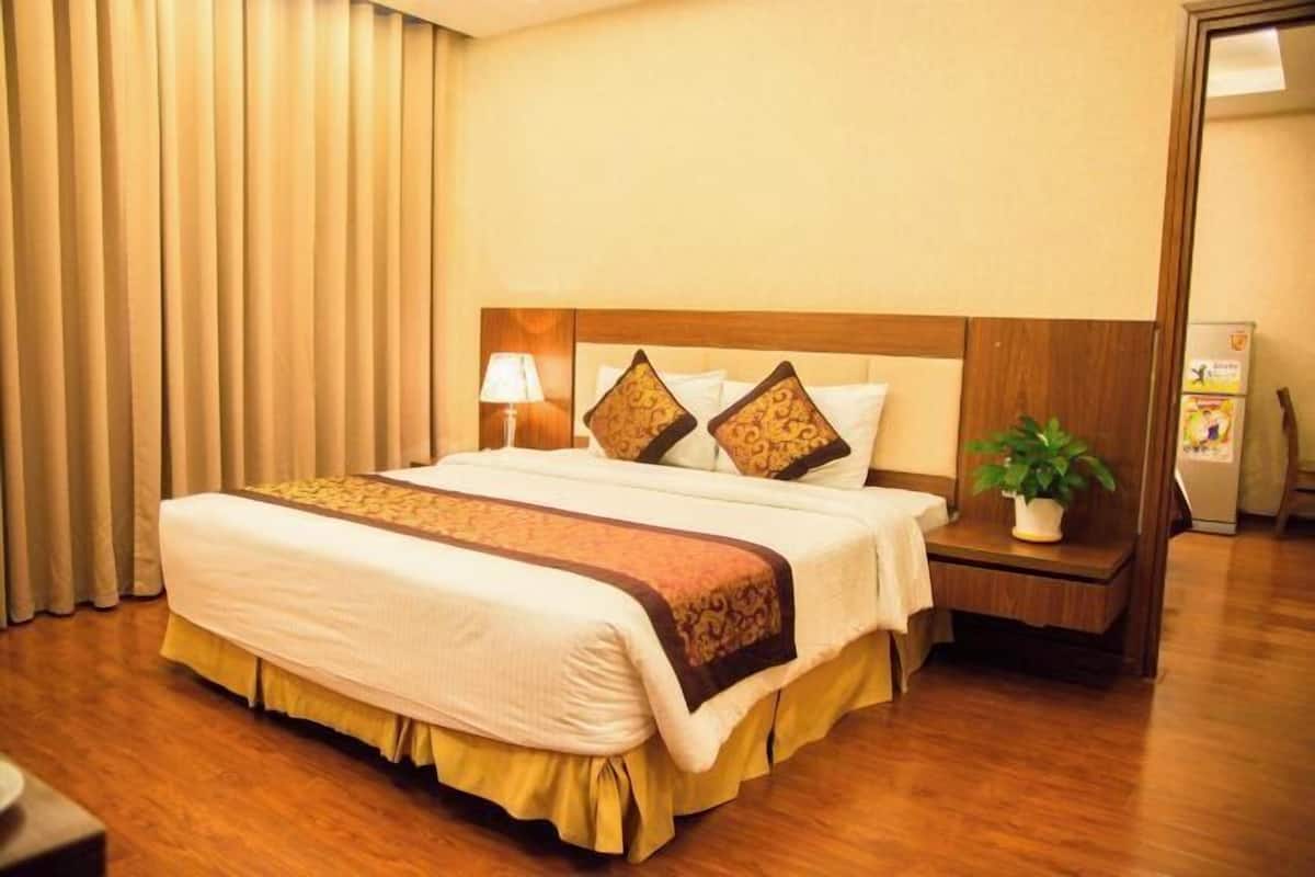 Premium bedding, down duvets, minibar, in-room safe