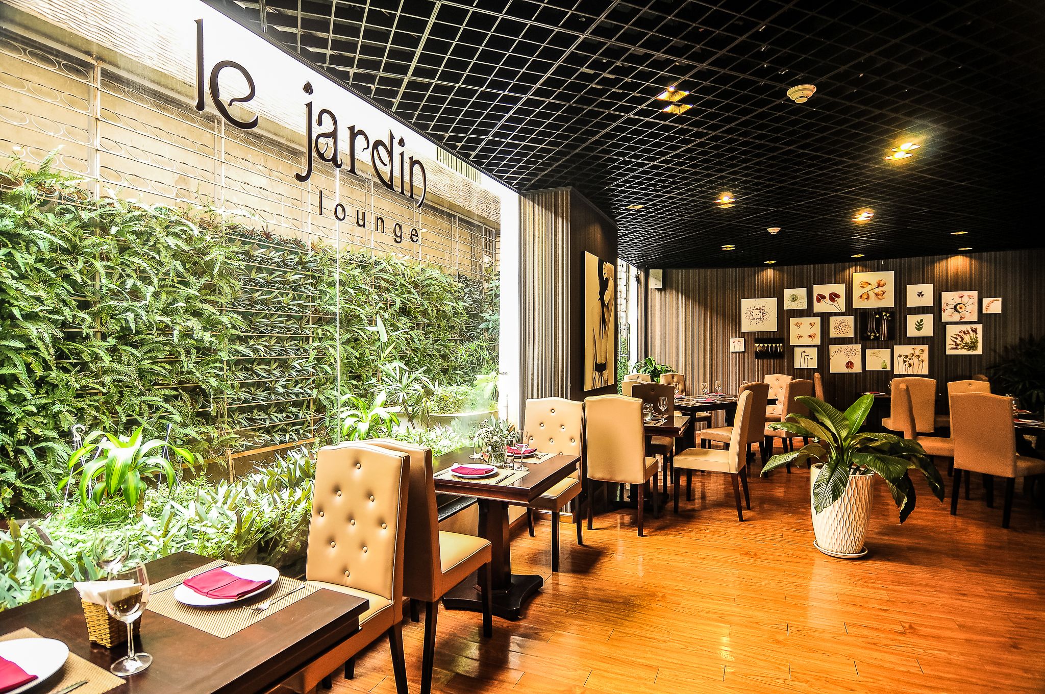 Se sirven desayunos, comidas, cenas y cocina internacional 