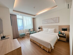 Premium bedding, down comforters, minibar, in-room safe - Muong Thanh Holiday Vung Tau Hotel (Ho Chi Minh City)