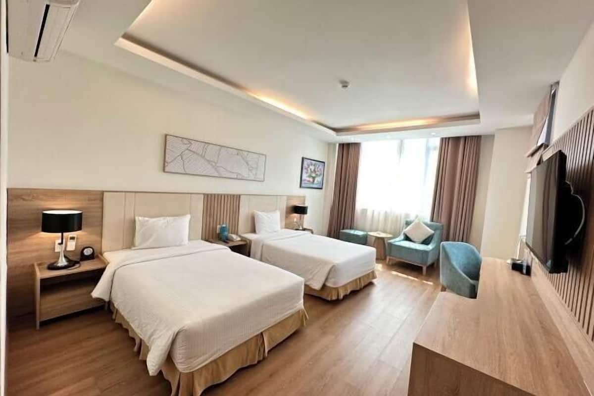 Premium bedding, down duvets, minibar, in-room safe