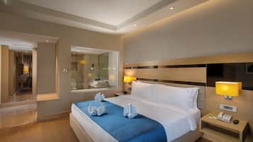 Suite, 1 kingsize bed | 1 slaapkamer, luxe beddengoed, een minibar, een kluis op de kamer