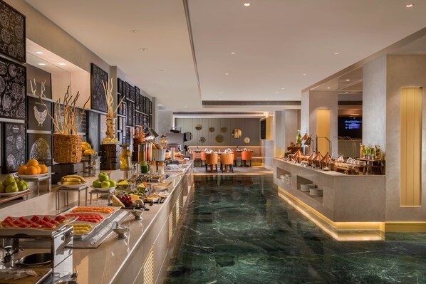 Päivittäinen buffetaamiainen (800 INR per henkilö)