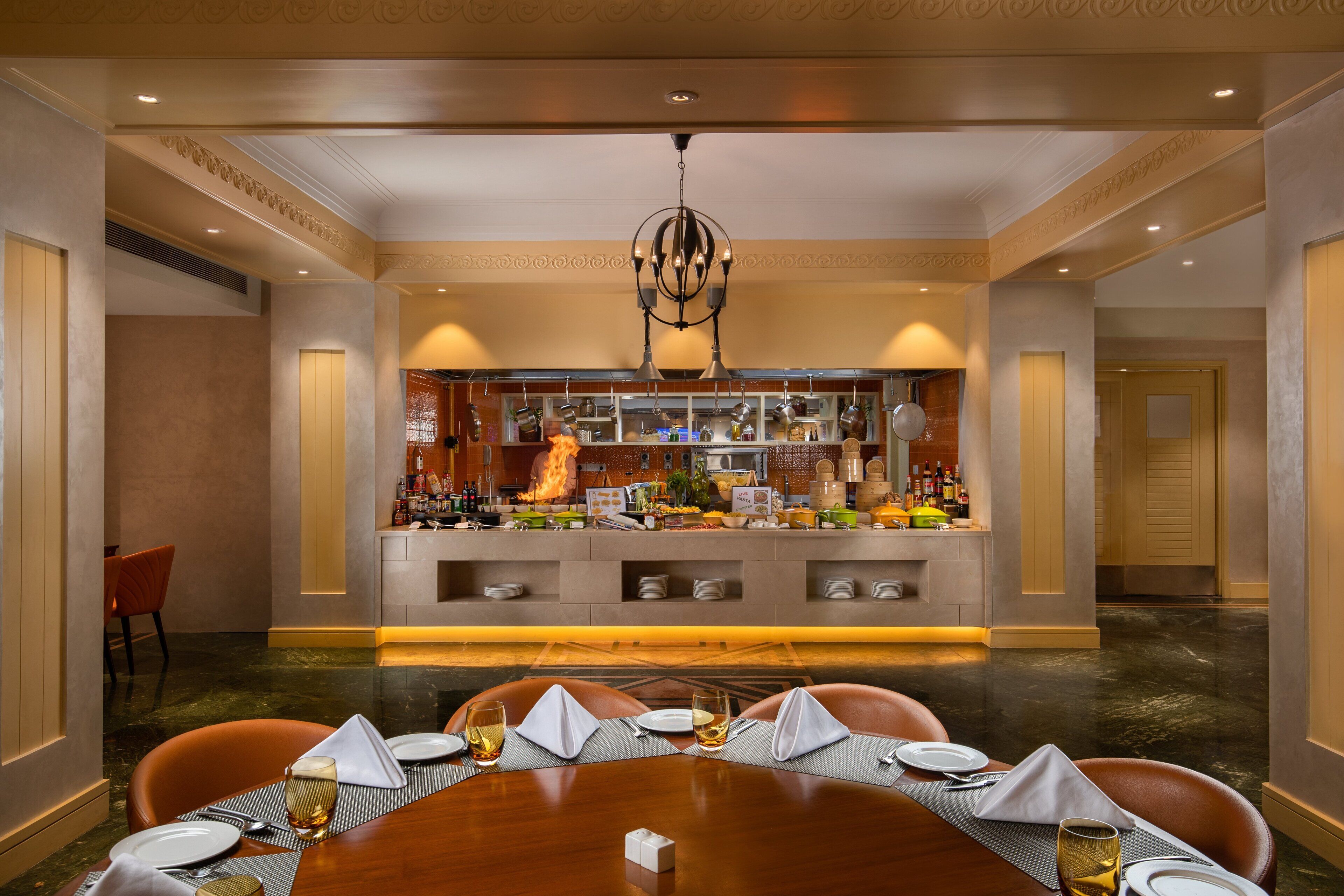 2 restaurants, breakfast, lunch served; local and international cuisine