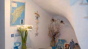 Check-in/check-out kiosk