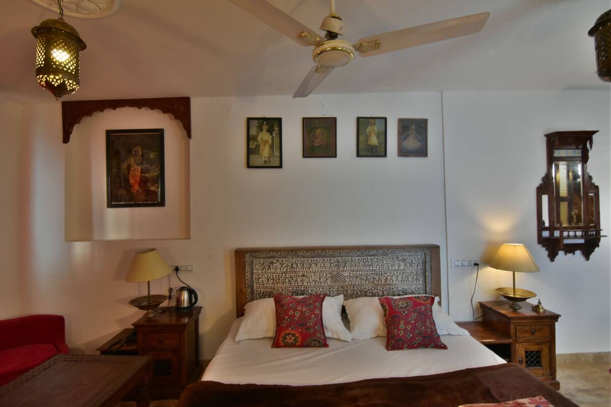 Room (Heritage) | Hypo-allergenic bedding available, in-room safe, WiFi (free)