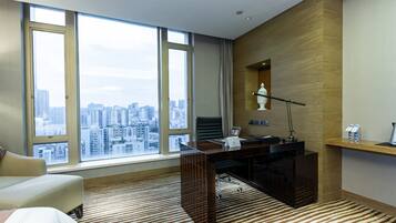 Deluxe Twin Room | 1 bedroom, in-room safe, desk, laptop workspace