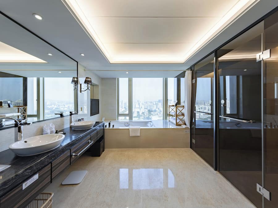 Separate bathtub and shower, deep-soaking bathtub, rainfall showerhead