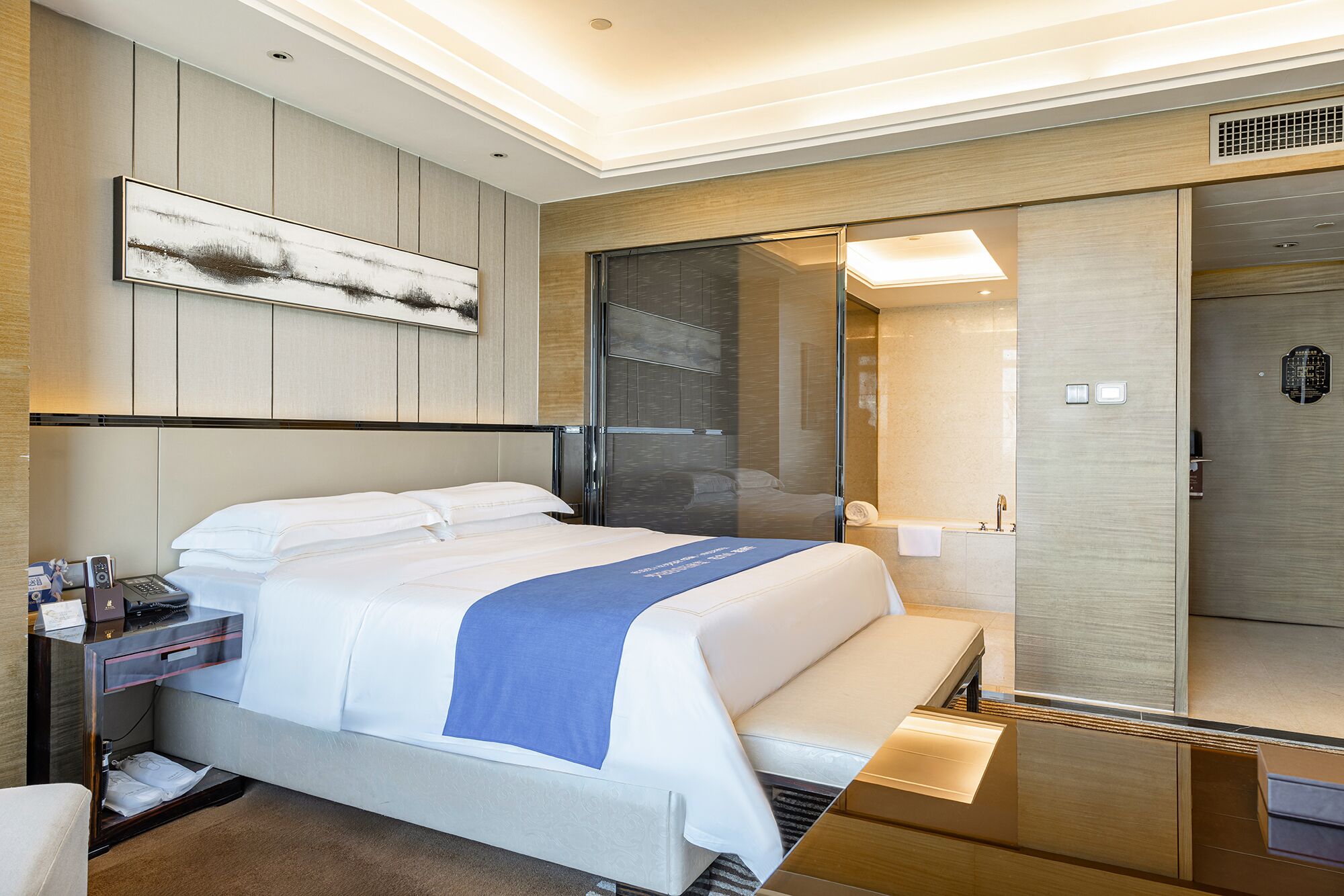 senior room | 1 bedroom, in-room safe, desk, laptop workspace