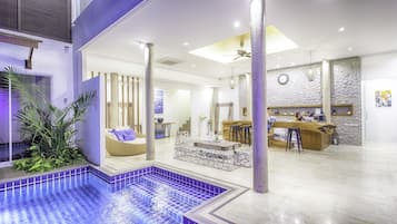 Outdoor pool, sun loungers