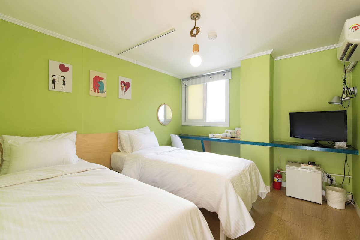 22)Twin Room
