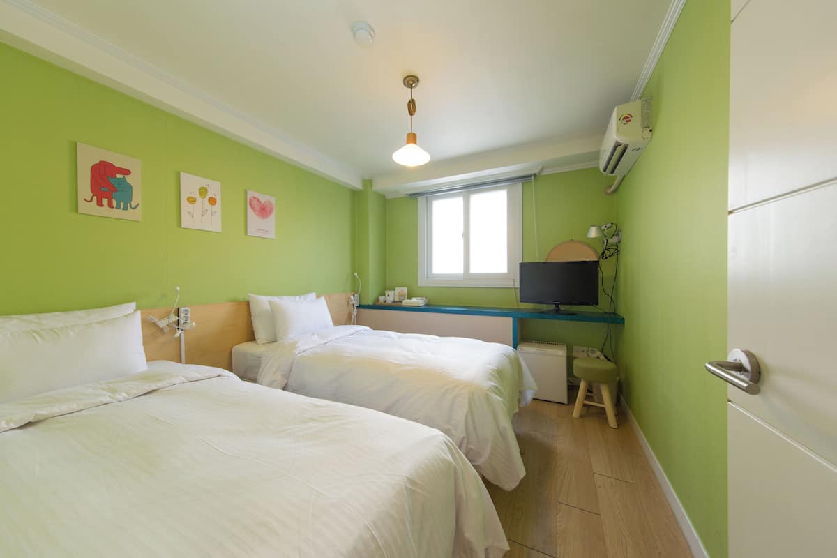 21)Twin Room