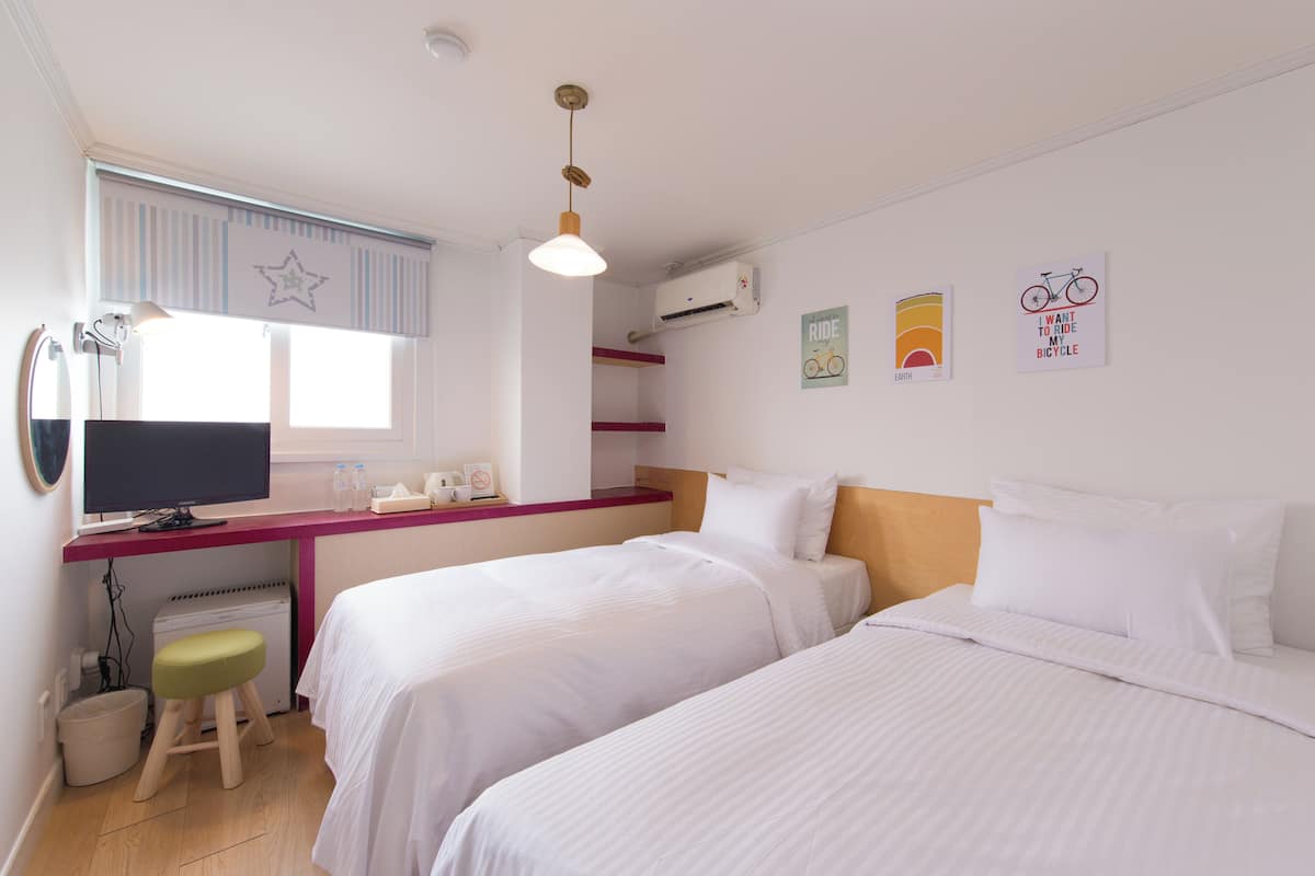 42)Twin Room