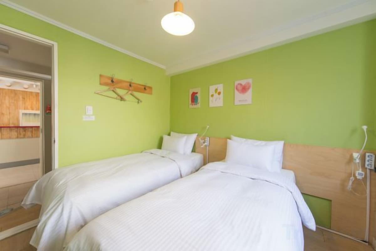 Twin Bed (21)
