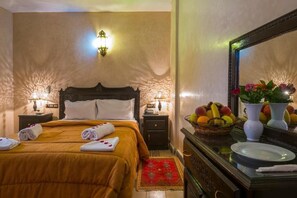 Bộ đồ giường cao cấp, minibar, két bảo mật tại phòng 