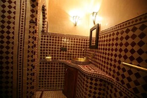 Bagno | Doccia, set di cortesia gratuito, asciugacapelli, asciugamani