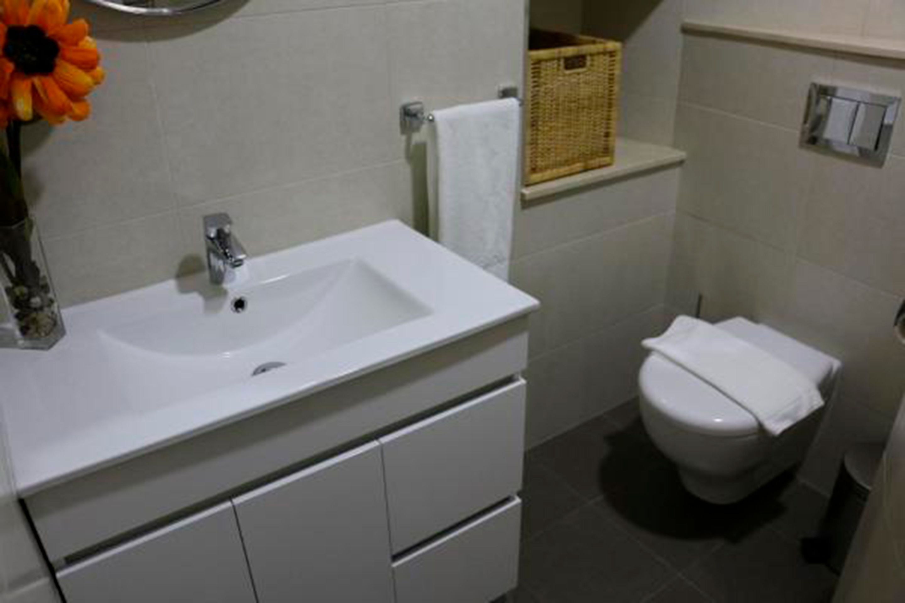 studio | bathroom | shower, free toiletries, hair dryer, towels