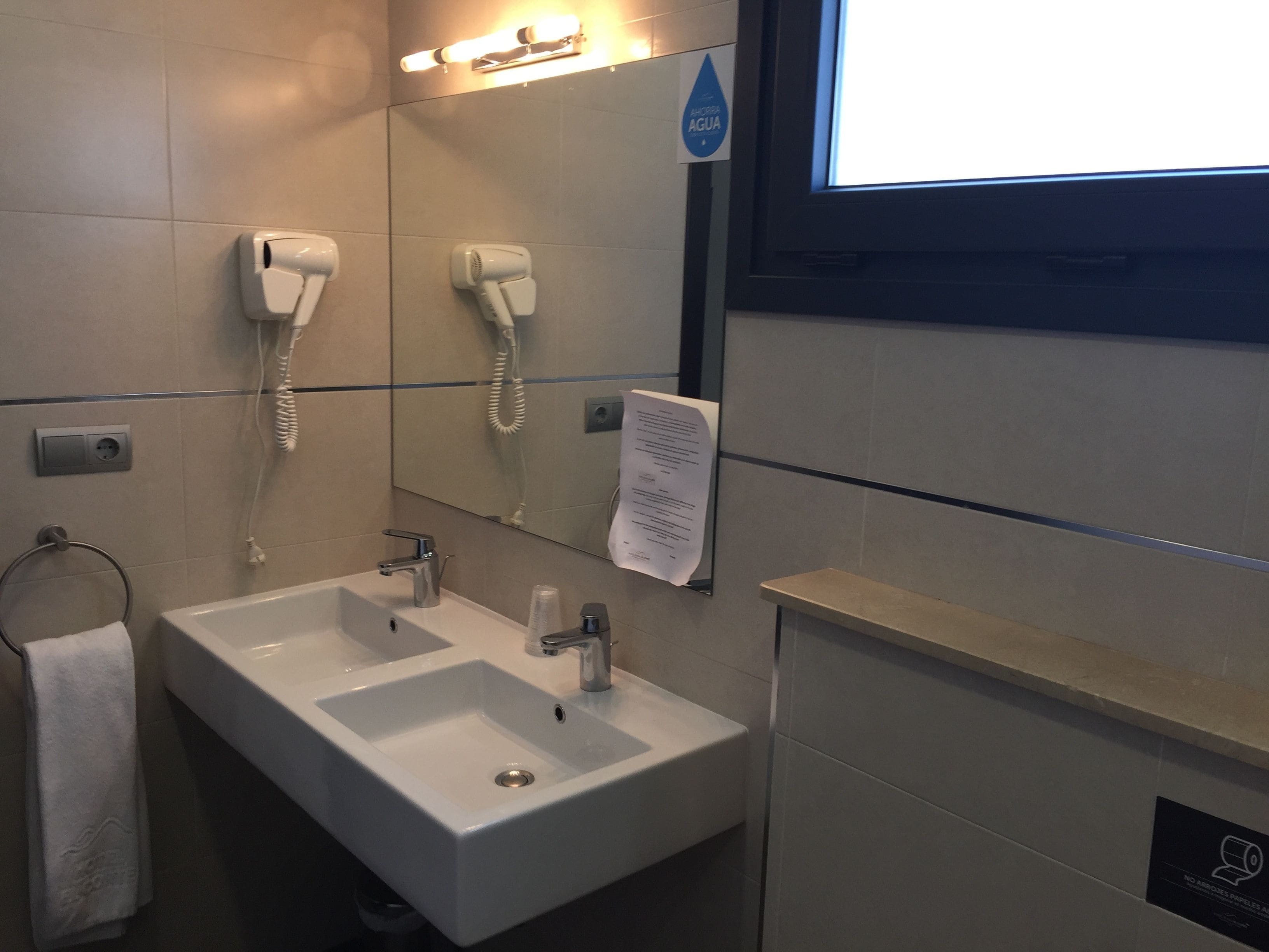 triple room | bathroom | shower, free toiletries, hair dryer, towels