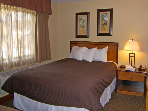 Cortinas blackout, wifi gratis y ropa de cama 