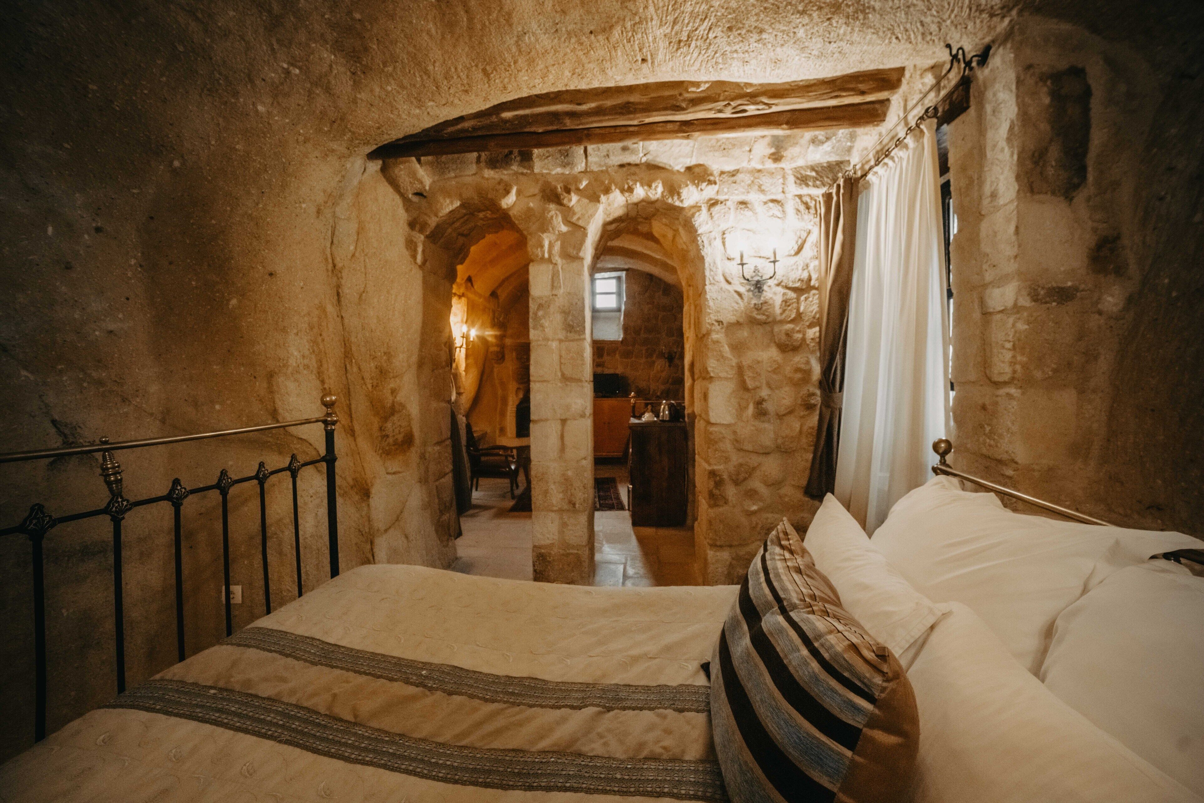 Quarto casal luxo | Roupas de cama premium, frigobar, cofres nos quartos, escrivaninha