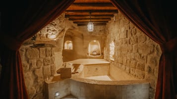 Deluxe Double Room | Bathroom | Shower, hydromassage showerhead, free toiletries, hair dryer