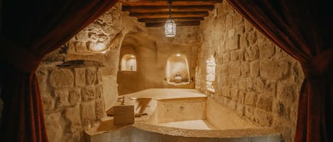 Deluxe Double Room | Bathroom | Shower, hydromassage showerhead, free toiletries, hair dryer