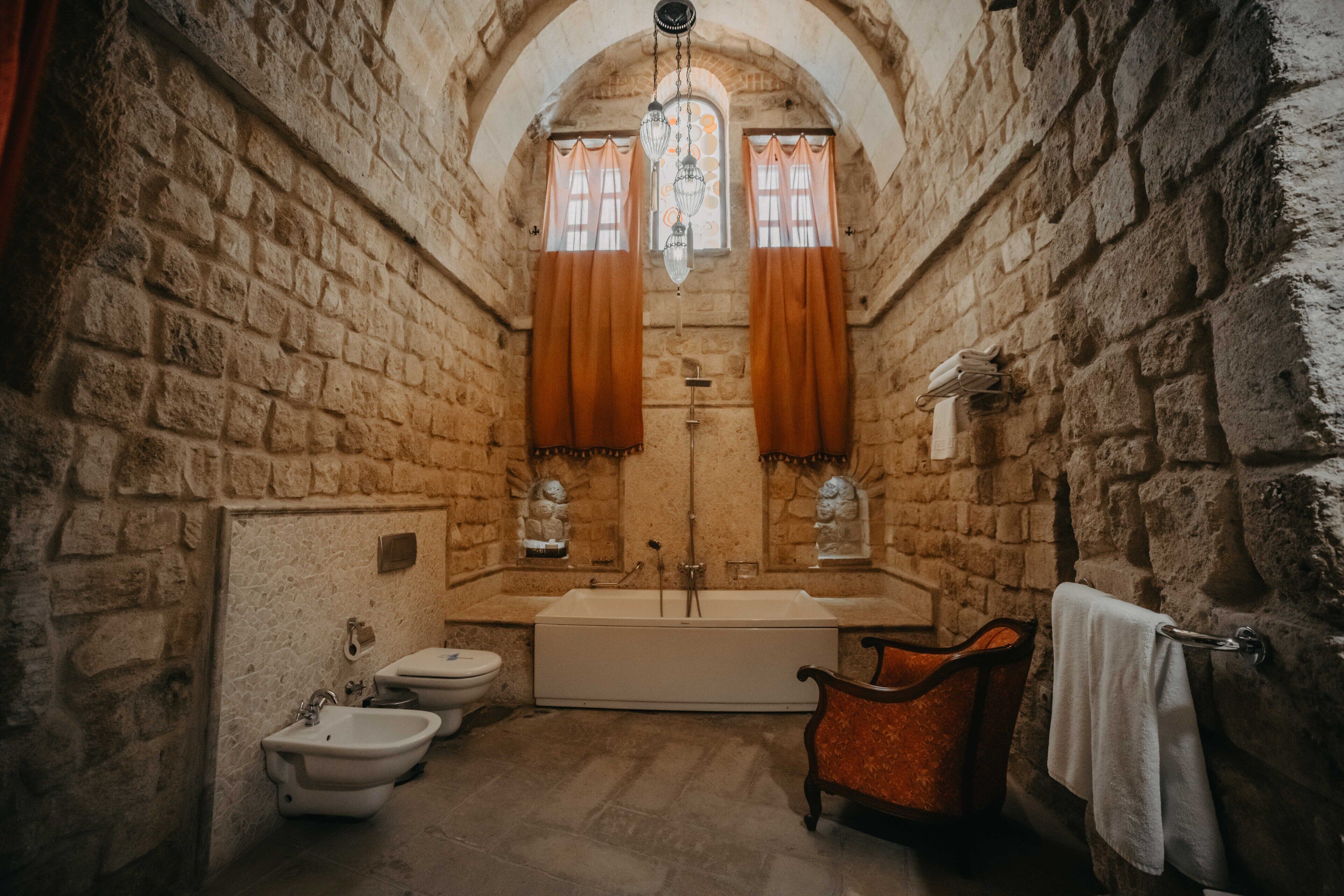 deluxe double room | bathroom | shower, hydromassage showerhead, free toiletries, hair dryer